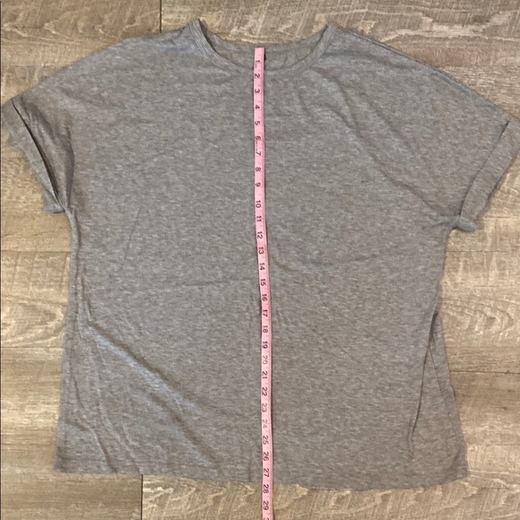 Gray Crewneck Cuffed Short Sleeve Women's Casual Top size Large - Picture 3 of 3
